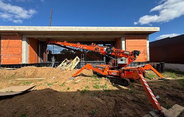 Остекление коттеджа с помощью мини-крана Арлифт