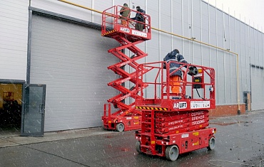 монтаж профилей для закрепления сэндвич-панелей