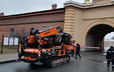 JF545 на работах в центре города